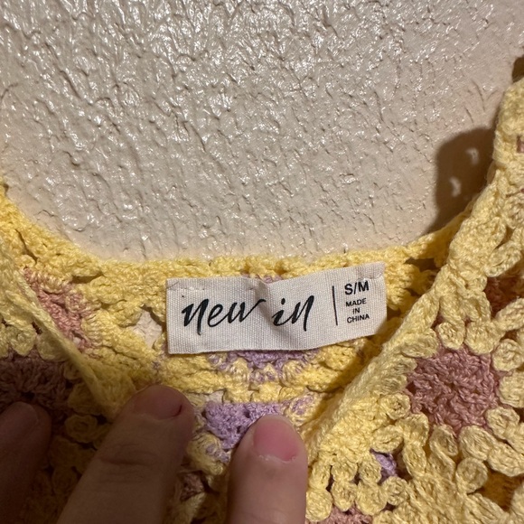 New In Crochet Cropped Top Floral‎ Size Small/Medium - Picture 5 of 5